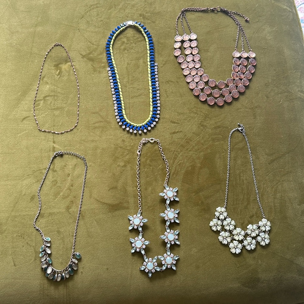 Set of 6 fashion necklaces